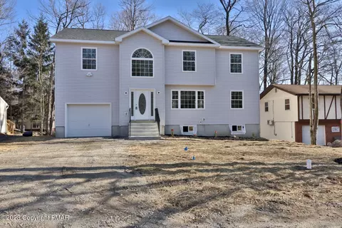 7553 Eagle Rock Dr, Tobyhanna, PA 18466