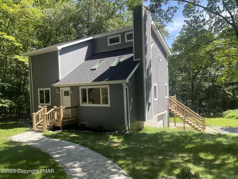 3426 Canterbury Cir, East Stroudsburg, PA 18302