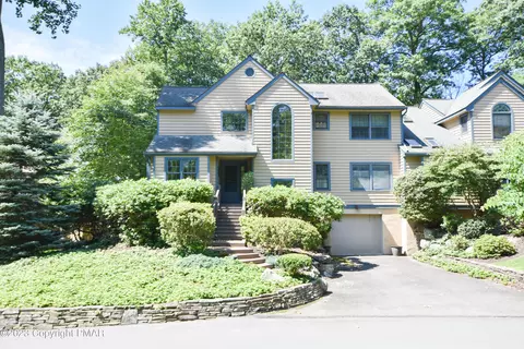 605 Buck Cir, Buck Hill Falls, PA 18323