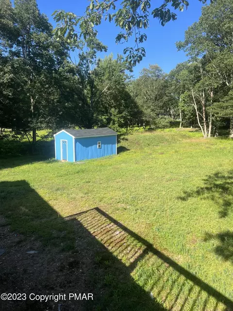 110 Depue Cir, Bushkill, PA 18324 photo 14