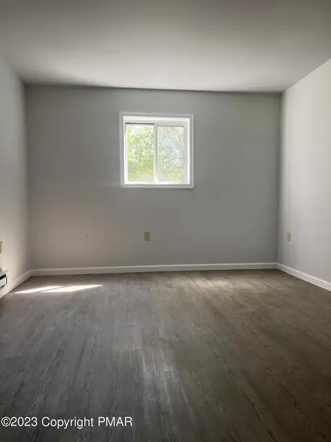 110 Depue Cir, Bushkill, PA 18324 photo 9
