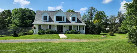 133 Countryside Dr, Brodheadsville, PA 18322