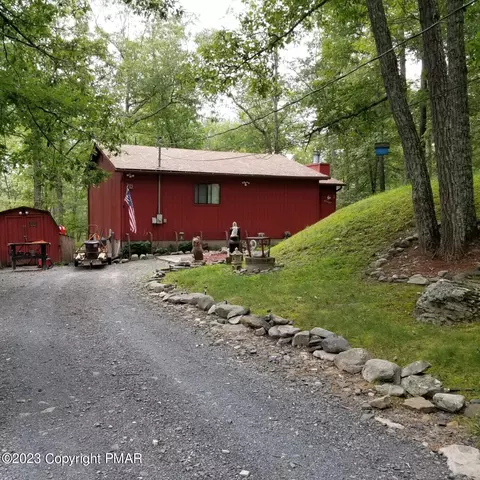 4136 Bear Cub Ct, Bushkill, PA 18324 photo 2
