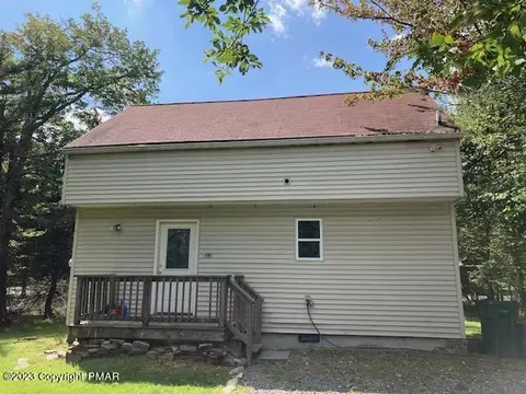 1676 Moonbeam Ter, Tobyhanna, PA 18466