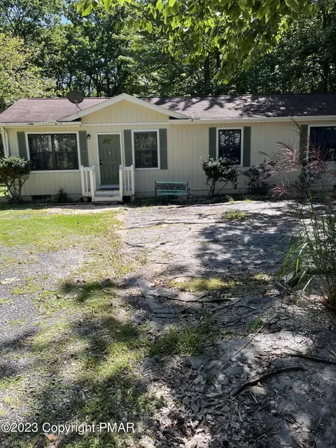 308 Coach Rd, Tobyhanna, PA 18466
