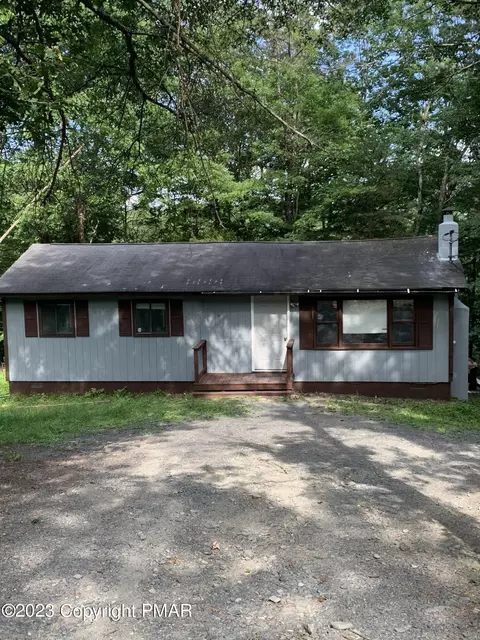 3565 Acorn Cir, East Stroudsburg, PA 18302