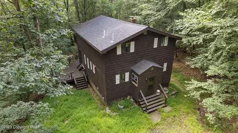 162 Spring Run Dr, Cresco, PA 18326