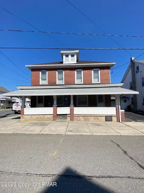 129-131 N Chestnut St, Summit Hill, PA 18250