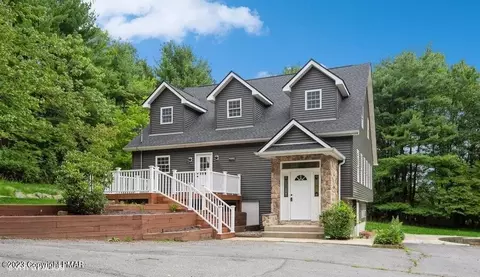 211 Iris Ln, Stroudsburg, PA 18360