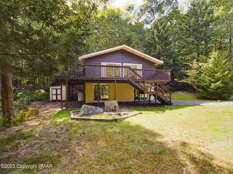 178 Marthas Ln, Pocono Lake, PA 18347