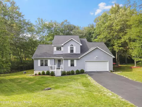 216 Ravenhill Rd, Tamiment, PA 18371