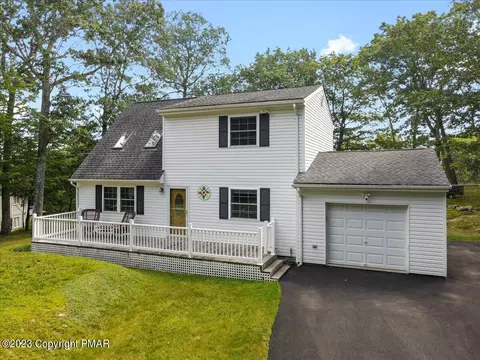 187 Purple Martin Dr, Bushkill, PA 18324