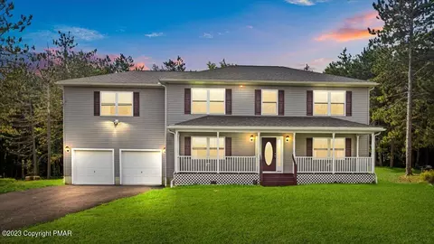 2270 Doe Dr, Long Pond, PA 18334