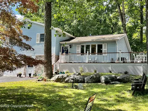 1283 Lace Dr, East Stroudsburg, PA 18302