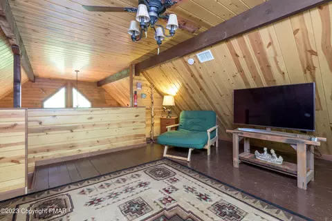 1111 Fox Ct, Bushkill, PA 18324 photo 13