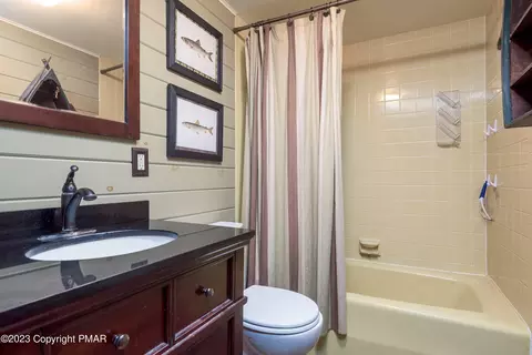 1111 Fox Ct, Bushkill, PA 18324 photo 11