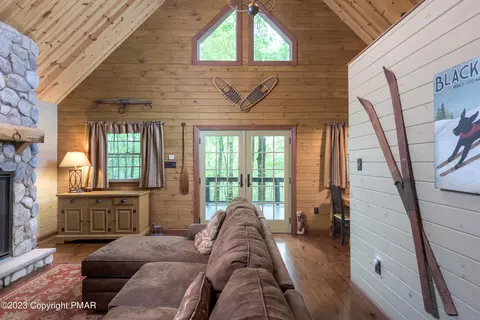 1111 Fox Ct, Bushkill, PA 18324 photo 5