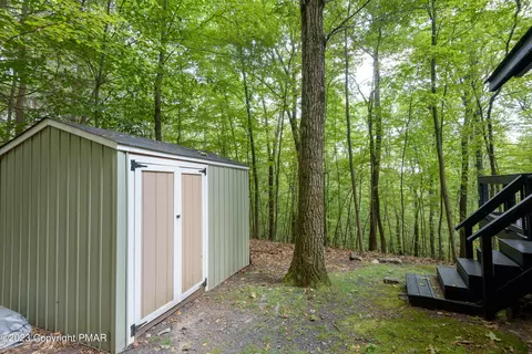 1111 Fox Ct, Bushkill, PA 18324 photo 24