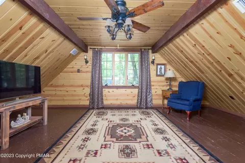 1111 Fox Ct, Bushkill, PA 18324 photo 12