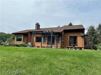 225 Autumn Dr, Mount Bethel, PA 18343