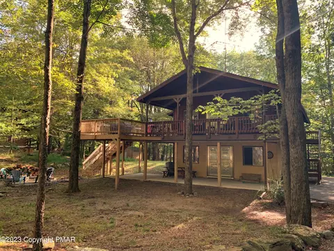 261 Farmers Ln, Pocono Lake, PA 18347