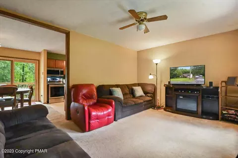 2269 Walnut Trl, Bushkill, PA 18324 photo 6