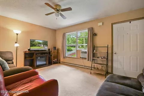 2269 Walnut Trl, Bushkill, PA 18324 photo 4