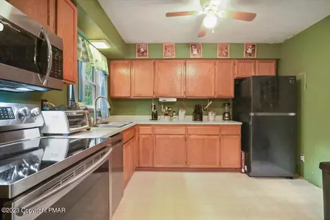 2269 Walnut Trl, Bushkill, PA 18324 photo 14