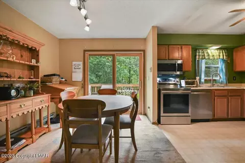 2269 Walnut Trl, Bushkill, PA 18324 photo 10