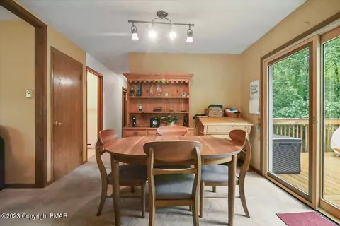 2269 Walnut Trl, Bushkill, PA 18324 photo 9