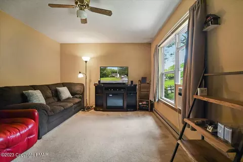 2269 Walnut Trl, Bushkill, PA 18324 photo 5