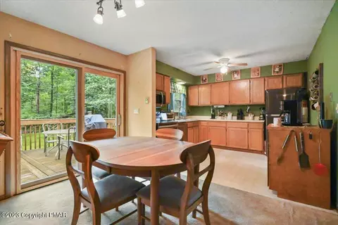 2269 Walnut Trl, Bushkill, PA 18324 photo 11