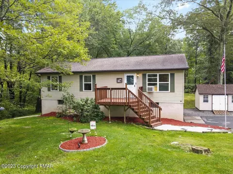 2269 Walnut Trl, Bushkill, PA 18324 photo 2