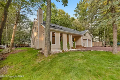7143 Robinwood Dr, Tobyhanna, PA 18466