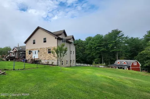 213 Weir Lake Rd, Saylorsburg, PA 18353