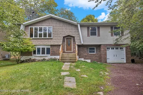 7073 Boulder Ct, Tobyhanna, PA 18466