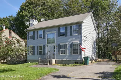 9043 Idlewild Dr, Tobyhanna, PA 18466