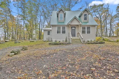 4430 Skyline Dr, Canadensis, PA 18325