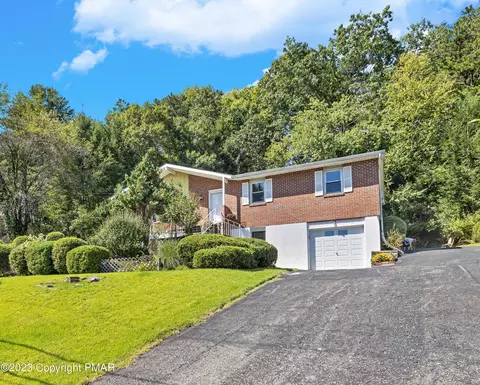 2227 Clearview Dr, East Stroudsburg, PA 18302
