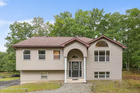 139 Summerton Cir, East Stroudsburg, PA 18301