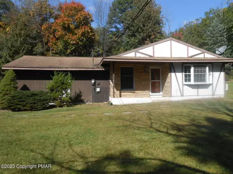 446 Devils Hole Rd, Cresco, PA 18326