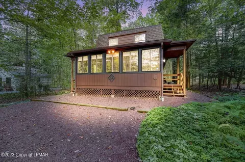 1154 Deer Trail Rd, Pocono Pines, PA 18350
