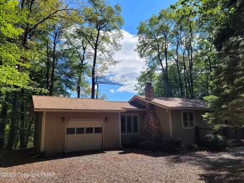128 W Lake Dr, Clifton Township, PA 18424