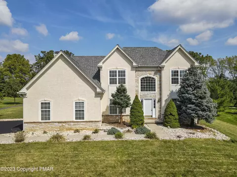 4330 Crosswinds Dr, Easton, PA 18045