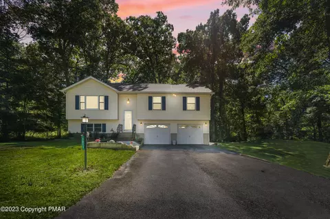 2211 Pioneer Rd, Stroudsburg, PA 18360