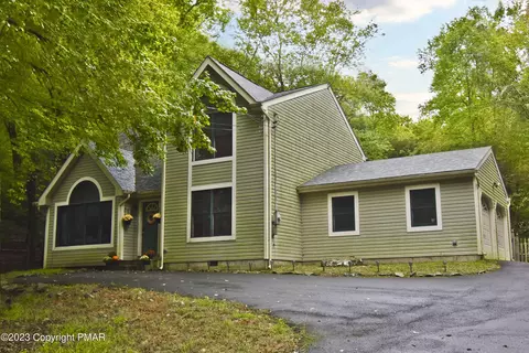 7122 Mountain Ct, East Stroudsburg, PA 18302
