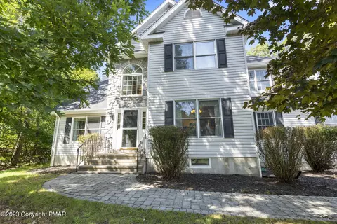 134 Pasquin Dr, East Stroudsburg, PA 18301