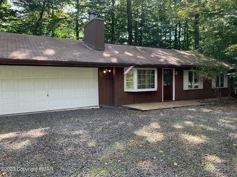246 Greenbriar Cir, Tobyhanna, PA 18466