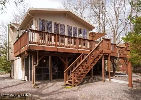 1158 Thunder Dr, Pocono Summit, PA 18346
