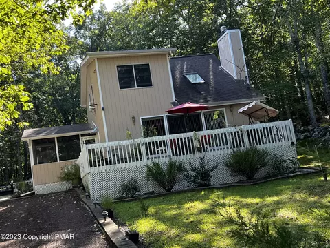 2273 Apley Ct, Bushkill, PA 18324